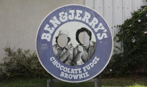 logo-perusahaan-es-krim-asal-amerika-serikat-ben-and_220616222328-869