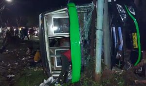 bus kecelakaan